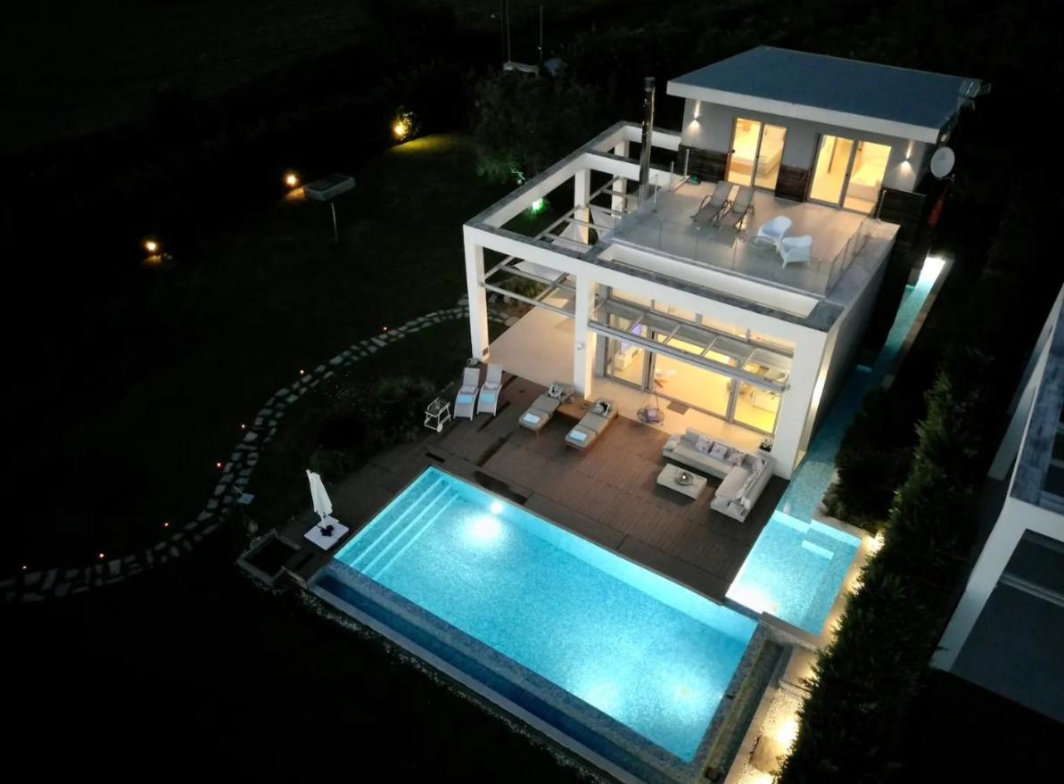 Island Villa Sani Sea View ภายนอก รูปภาพ
